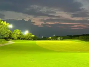 iluminação de campo de golfe